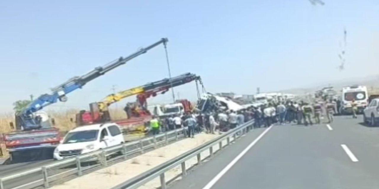 Silopi'de tanker devrildi:1 ölü