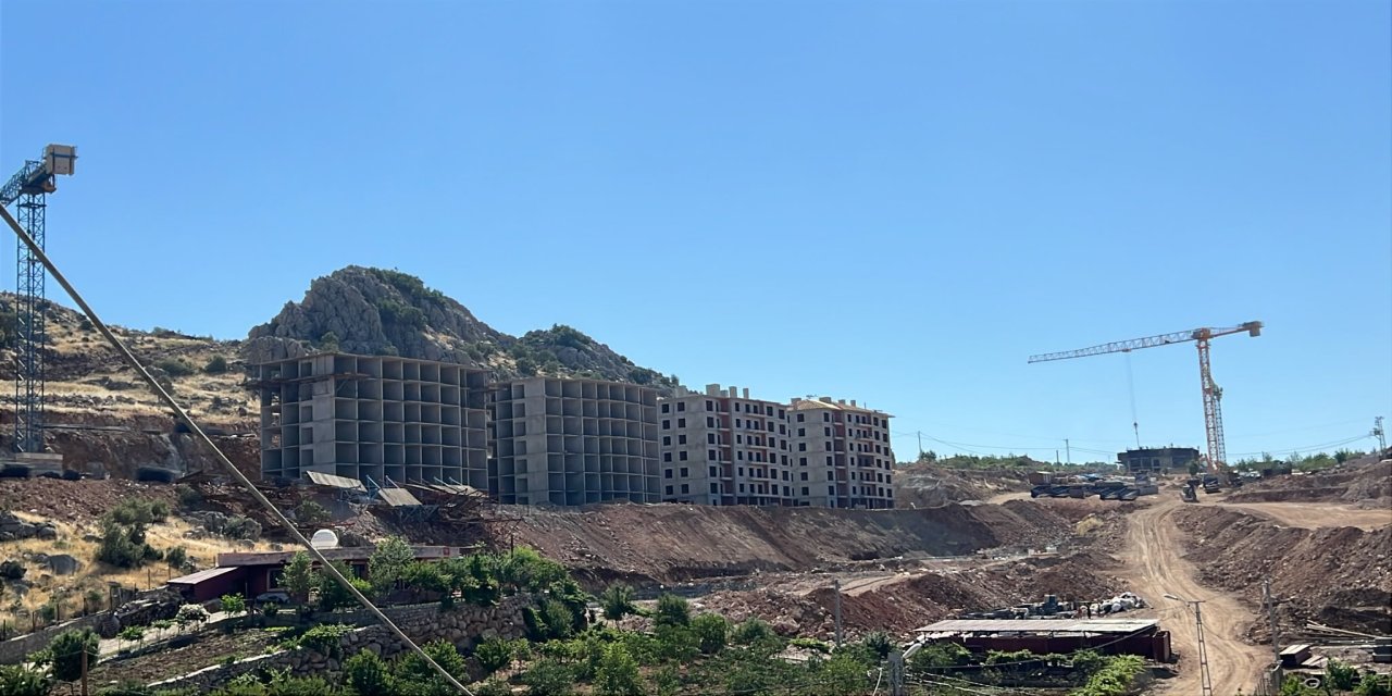 Şırnak’ta TOKİ inşaatında genç işçi 5 kattan düştü