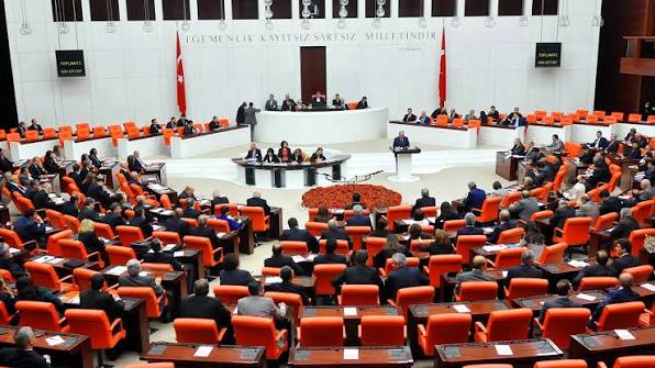En düşük emekli aylığının artırılmasını da içeren kanun teklifi TBMM'de
