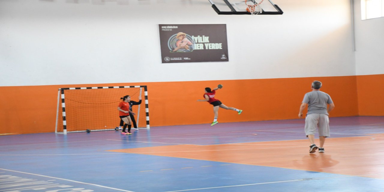 Şırnak ANALİG Hentbol Takımı Türkiye Yarı Finalleri'ne hazır