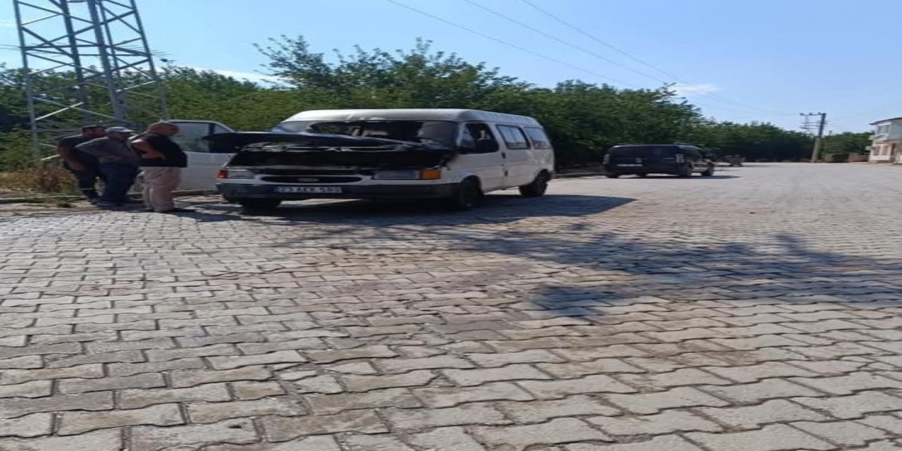 Elazığ’da minibüs yangını