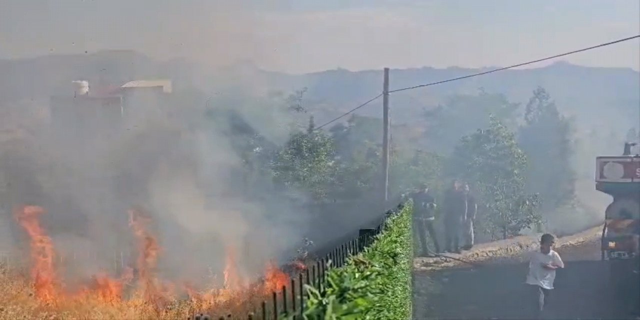 Şırnak'ta Korkutan Anız Yangını