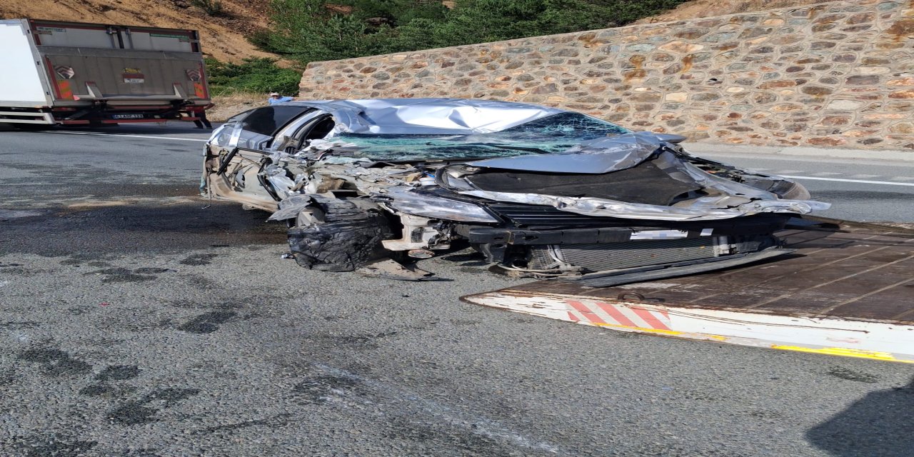 Tünel çıkışında kamyona çarpan otomobil takla attı: 1 yaralı