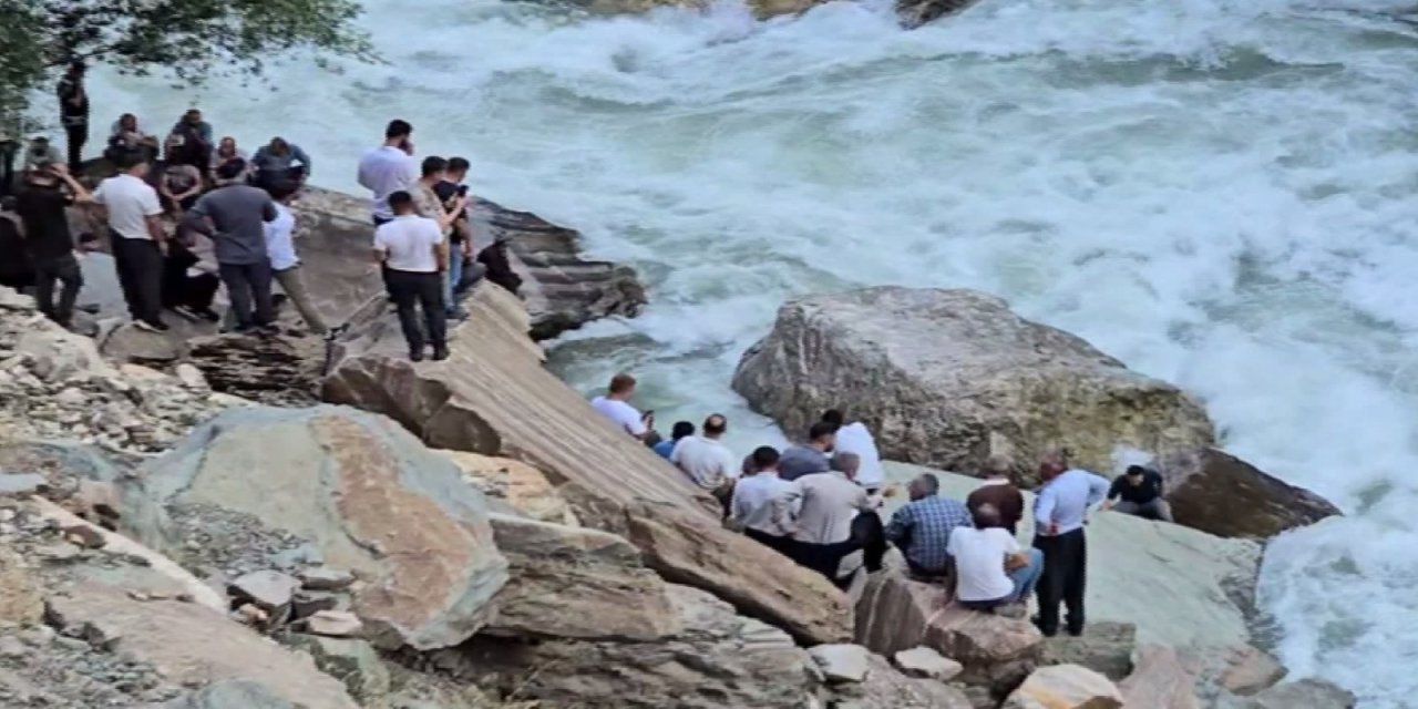 Şırnak'ta Habur Çayı'nda korku dolu anlar