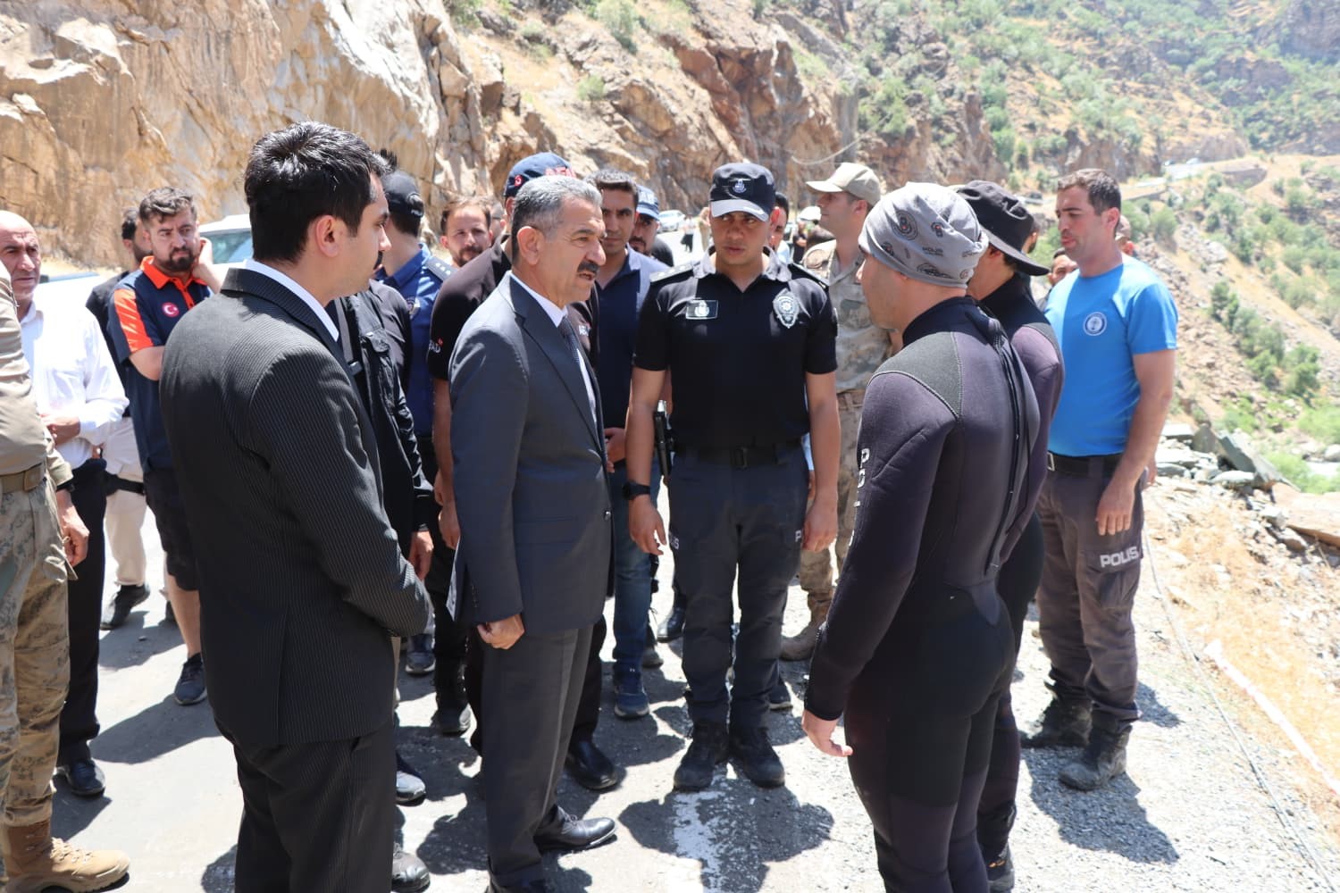 Şırnak Valisi Ekici, Habur Çayı'ndaki arama çalışmalarını yerinde inceledi