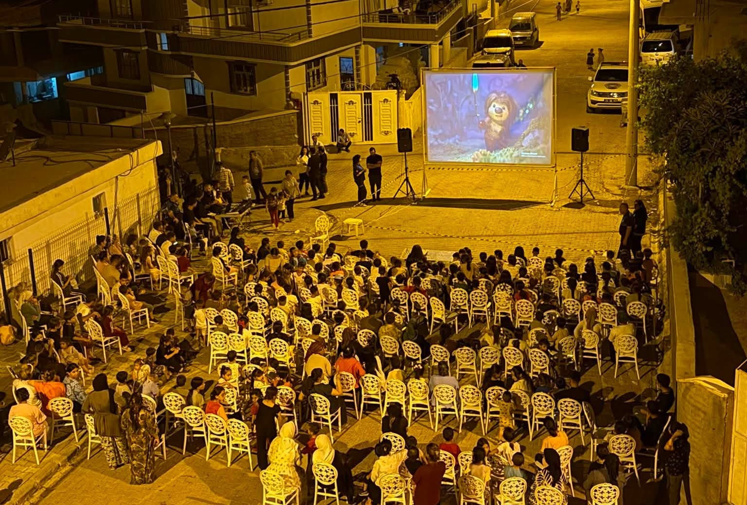 Silopi'de Çocuklar İçin Açık Hava Sinema Etkinliği Düzenlendi