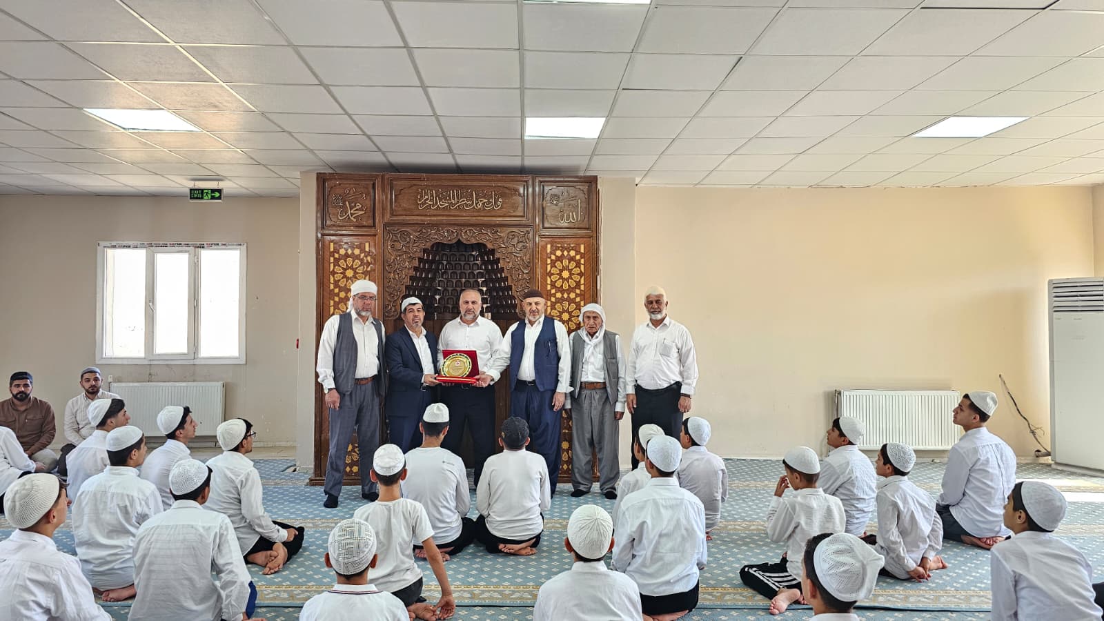 Serdehle Şeyh Seyda Medresesi’nden Cizre Müftüsü Baran’a Hizmet Plaketi