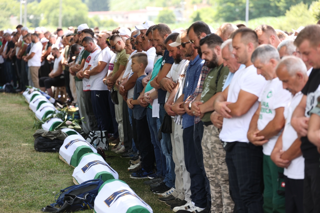 Srebrenitsa Soykırımının 31. yıl dönümü: 10 cenaze daha toprağa verildi