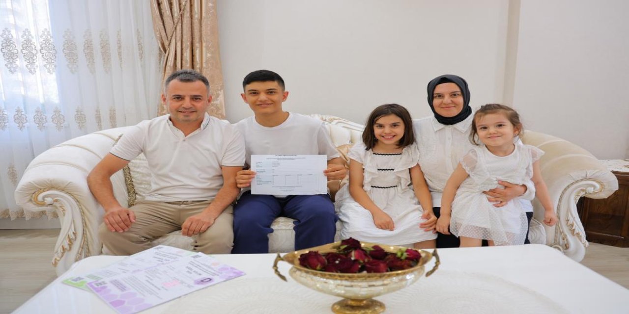 Türkiye birincileri arasına giren başarılı öğrenci: "Önemli olan düzenli çalışmak"