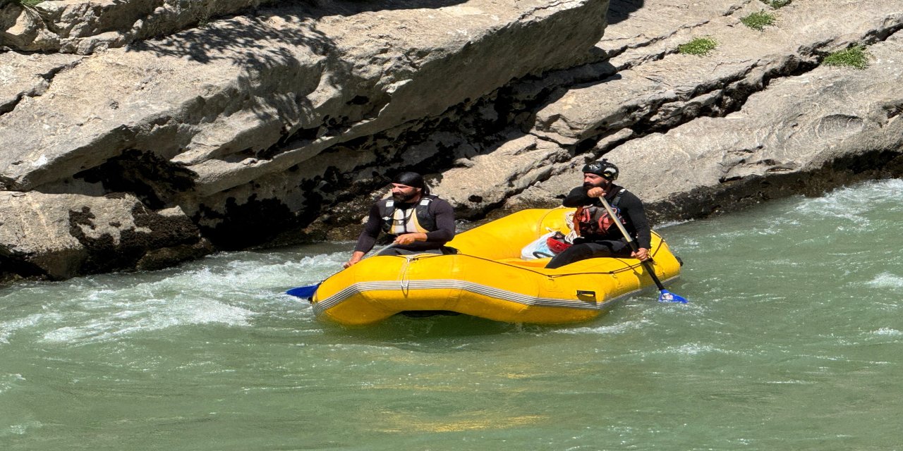 Irak sınırında rafting botuyla arama sürüyor