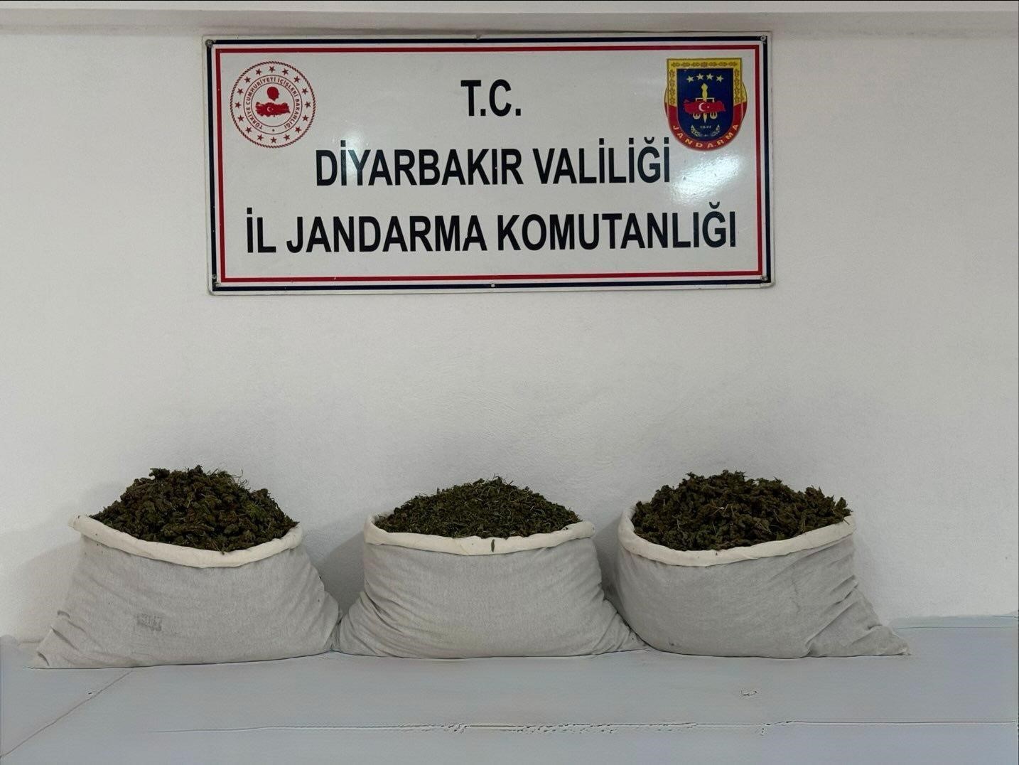Diyarbakır'da 107 kilo esrar maddesi ele geçirild