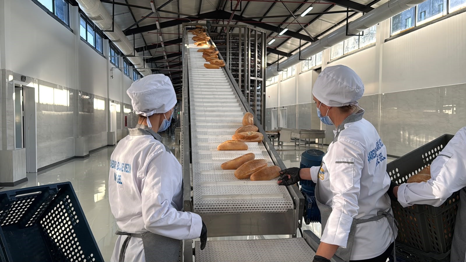 Diyarbakır'da 100 bin kapasiteli Halk Ekmek fabrikası açıldı