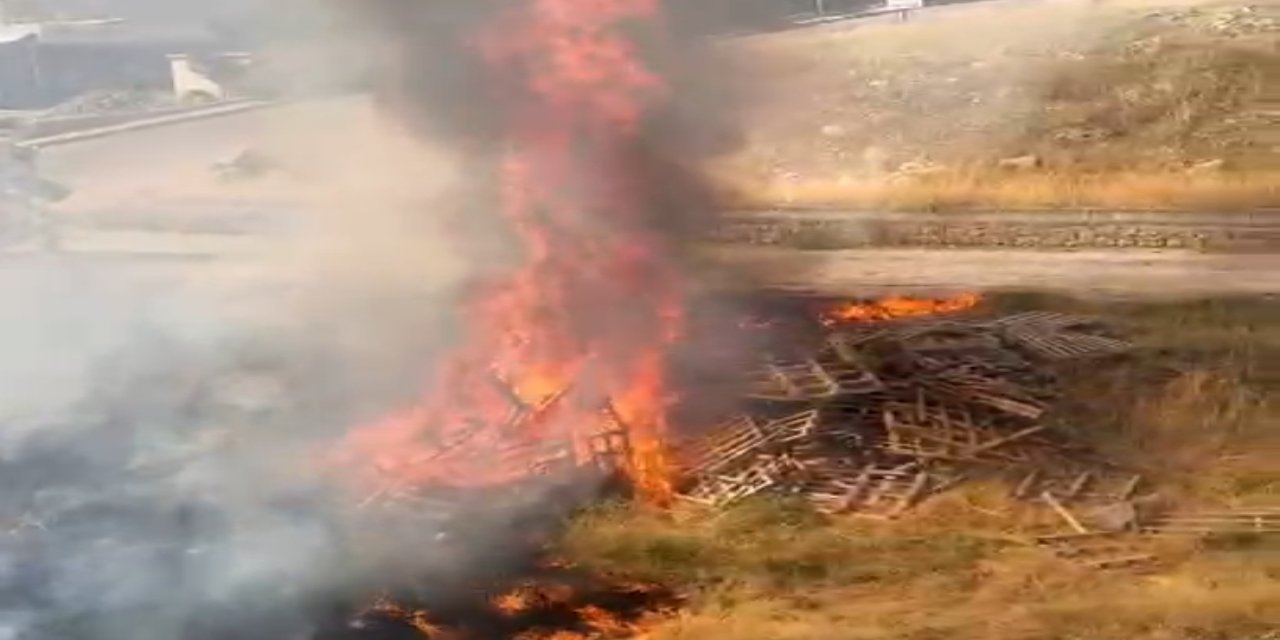 Şırnak'ta Boş Arazide Yangın Paniği
