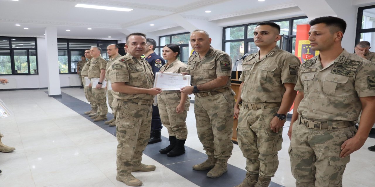 Şırnak İl Jandarma Komutanlığında tayini çıkan personele veda töreni