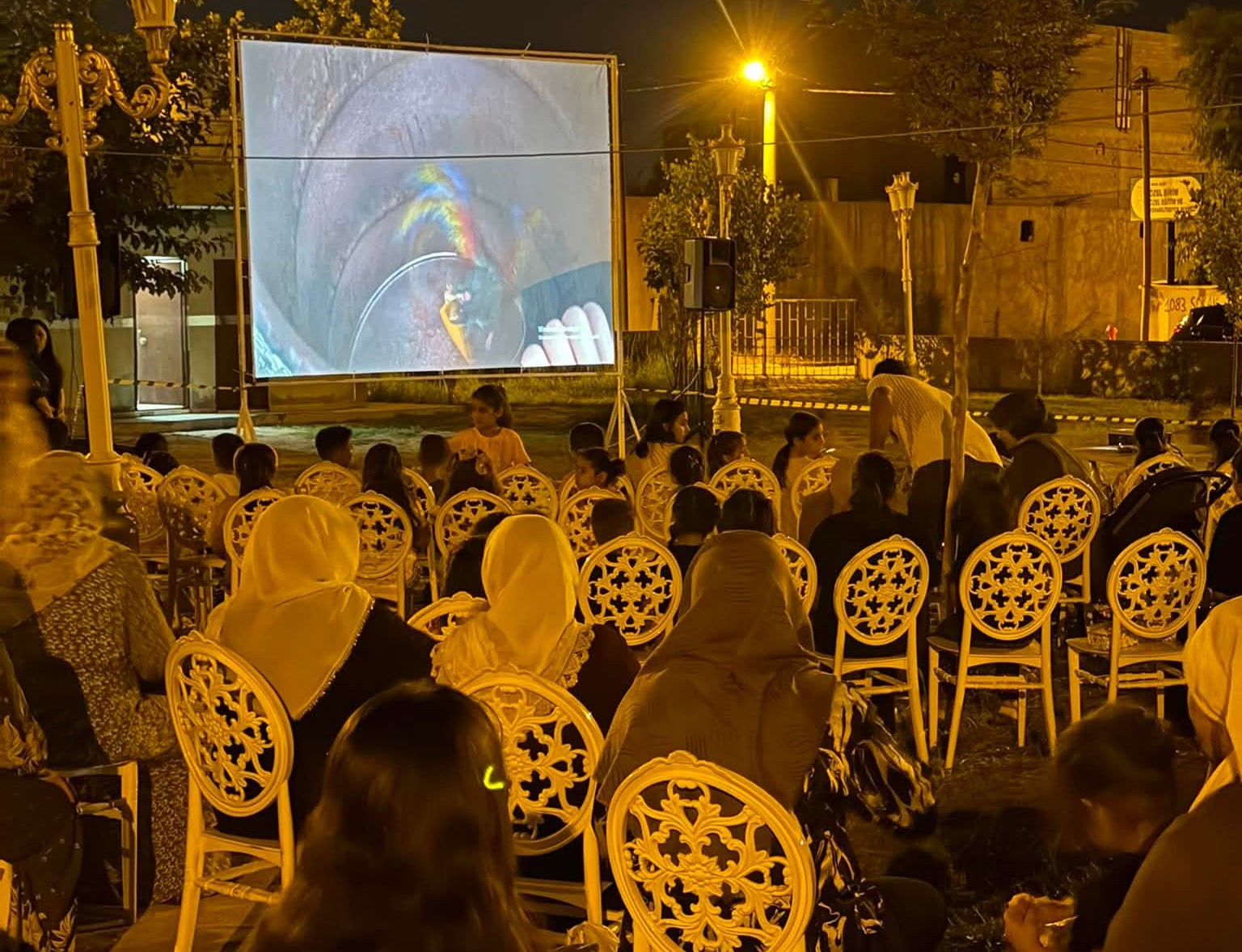 Silopi’de Çocuklar İçin Açık Hava Sinema Keyfi