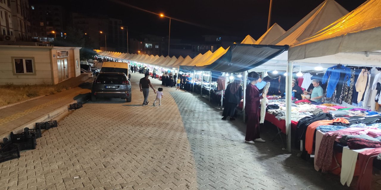 Şırnak'ta Yöresel Ürünler Pazarı Gece Geç Saatlere Kadar Yoğun İlgi Görüyor