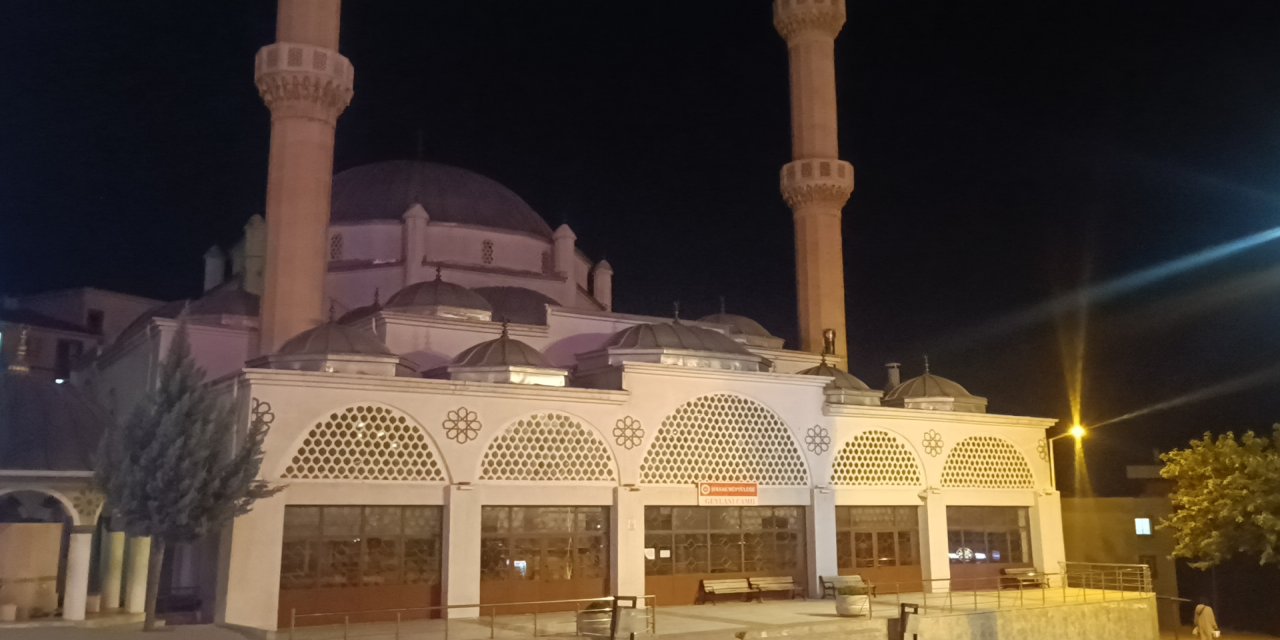 Şırnak'ta Gece Yarısı Tüm Camilerden Selalar Yükseldi