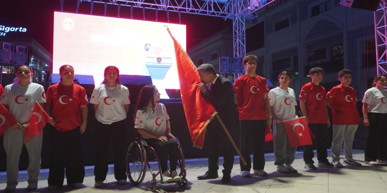 Vali Ekici: "O gece darbeyi değil, Türkiye'nin geleceğini kurtardık"