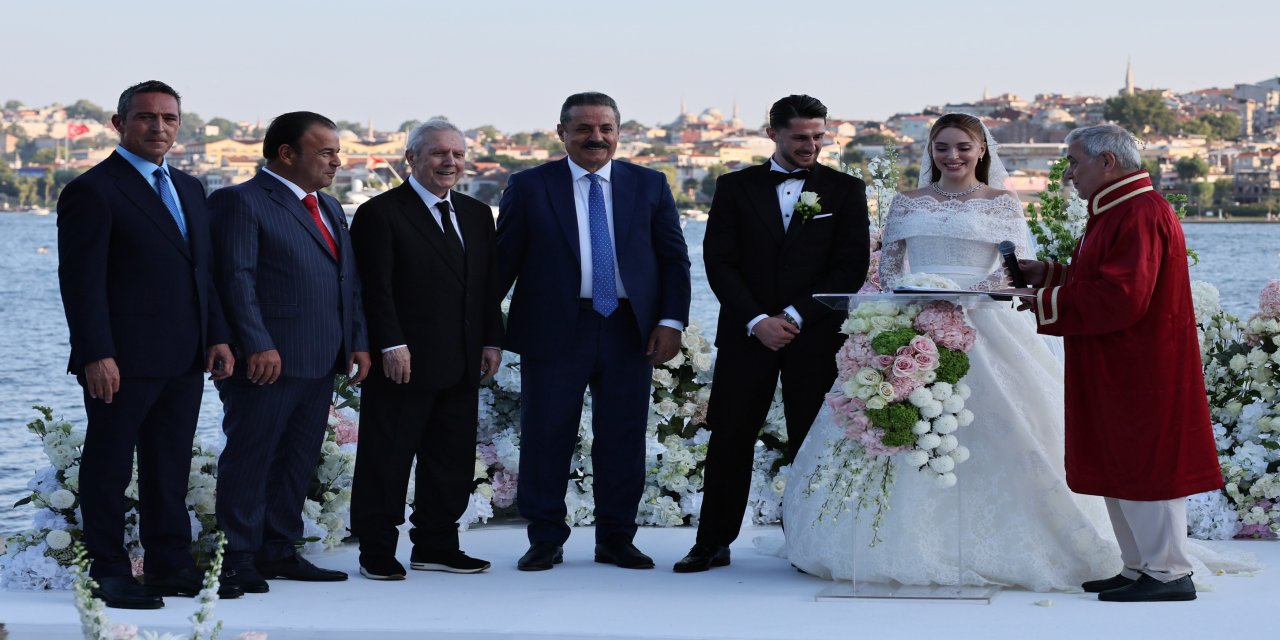İsmail Yüksek, dünyaevine girdi