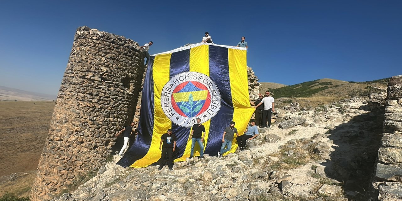 Muş'ta Dünya Fenerbahçeliler Günü Haspet Kalesi'nde kutlandı