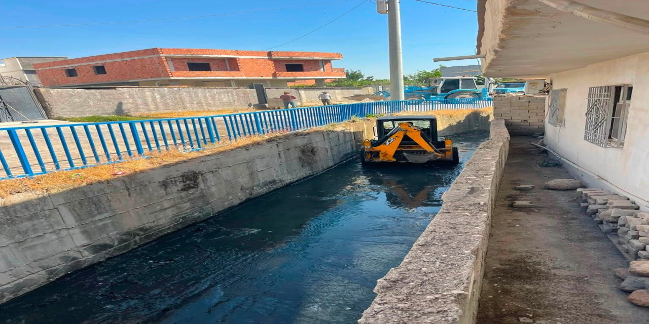 Silopi'de kanal ve dereler temizleniyor
