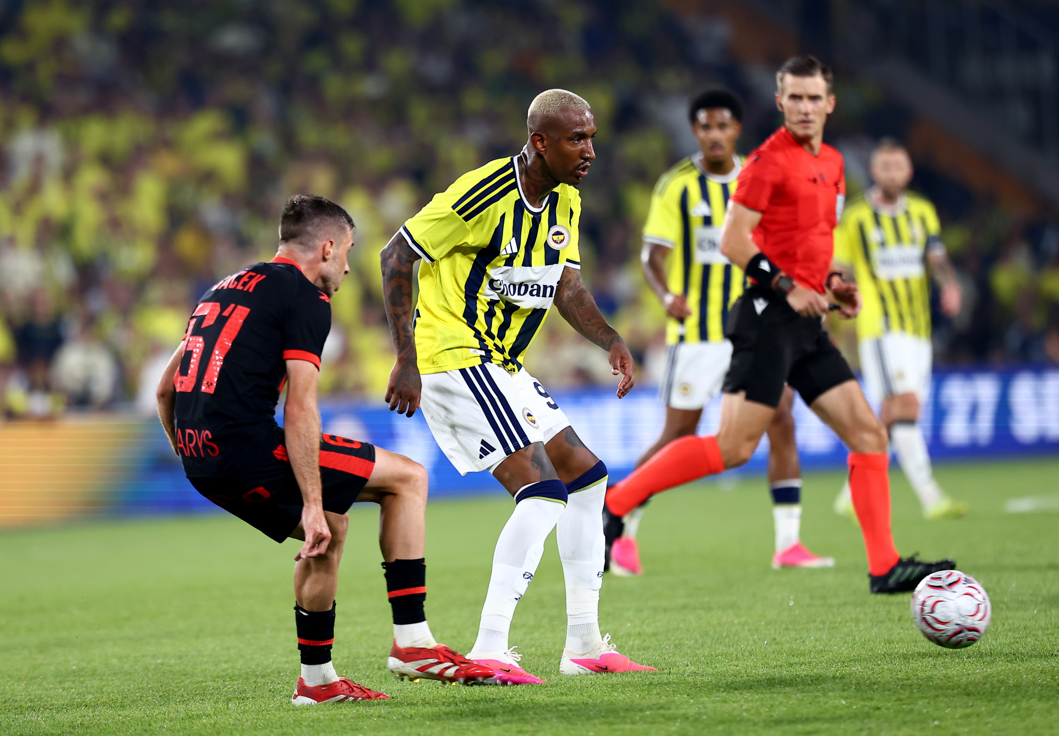 Fenerbahçe, Şampiyonlar Ligi 2. Eleme Turunda Gornik Zabrze'yi 1-0 mağlup etti