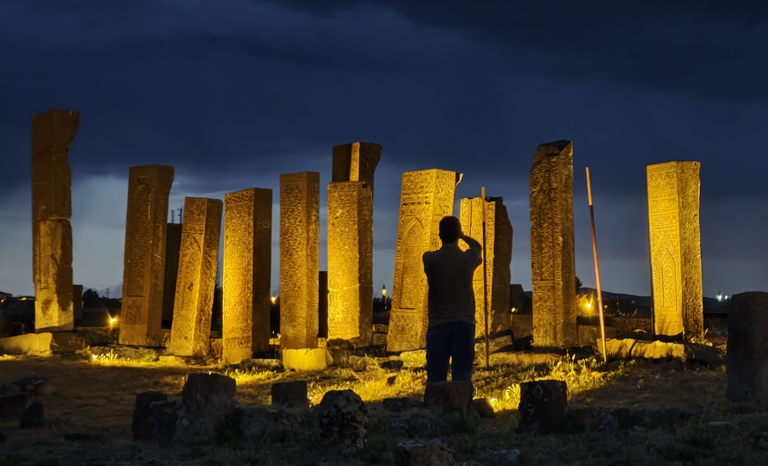 Ahlat Selçuklu Meydan Mezarlığı'nda Gece Müzeciliği'ne yoğun ilgi