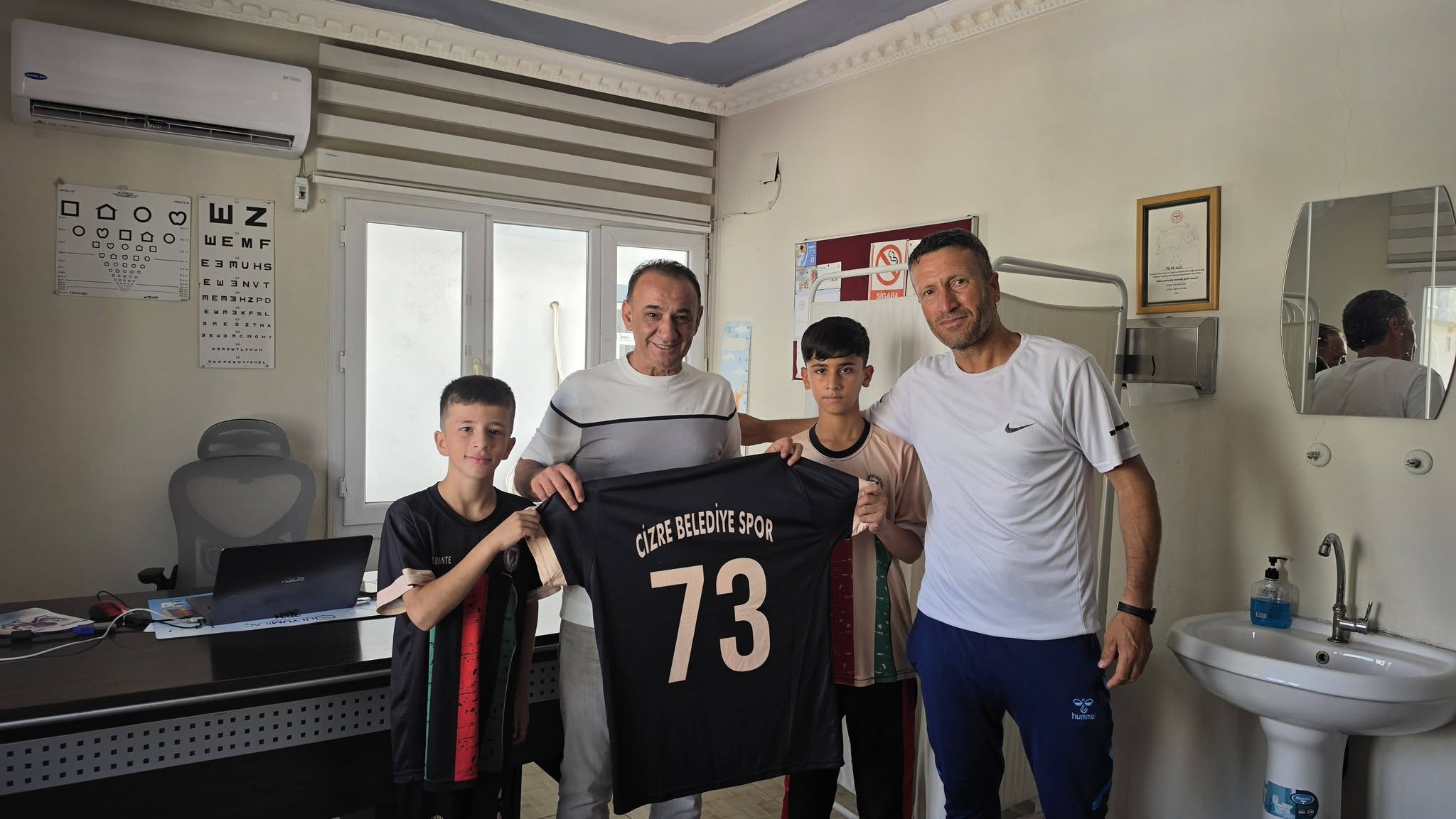 Cizre’de Minik Sporculardan Tabip Odası Başkanı Küni’ye Anlamlı Ziyaret