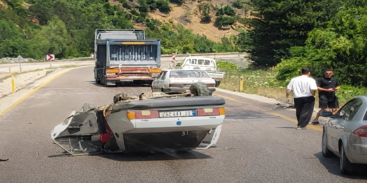 İki otomobil çarpıştı: 3 yaralı