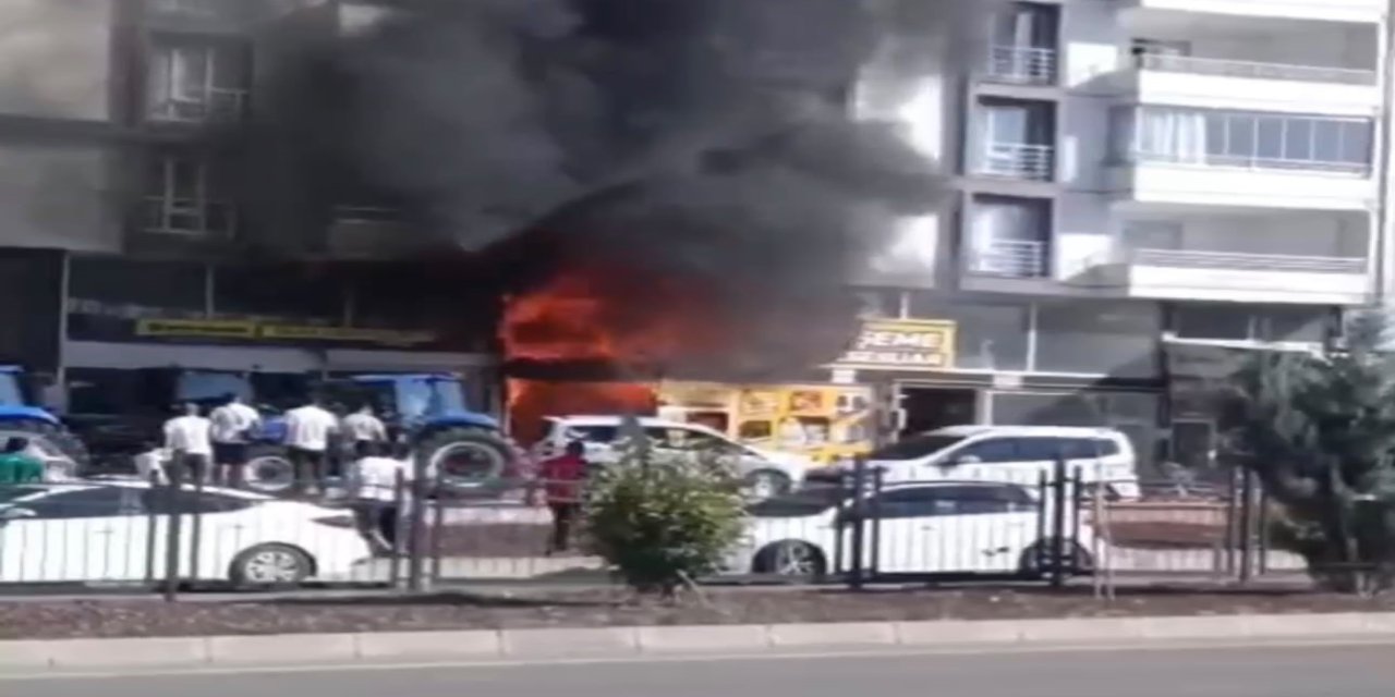 Elazığ'da iş yeri alevlere teslim oldu