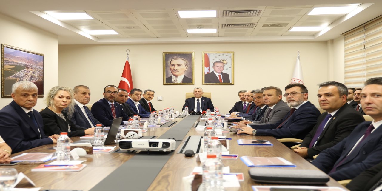 Ticaret Bakanı Ömer Bolat Şırnak'ta: Habur Sınır Kapısı Masaya Yatırıldı
