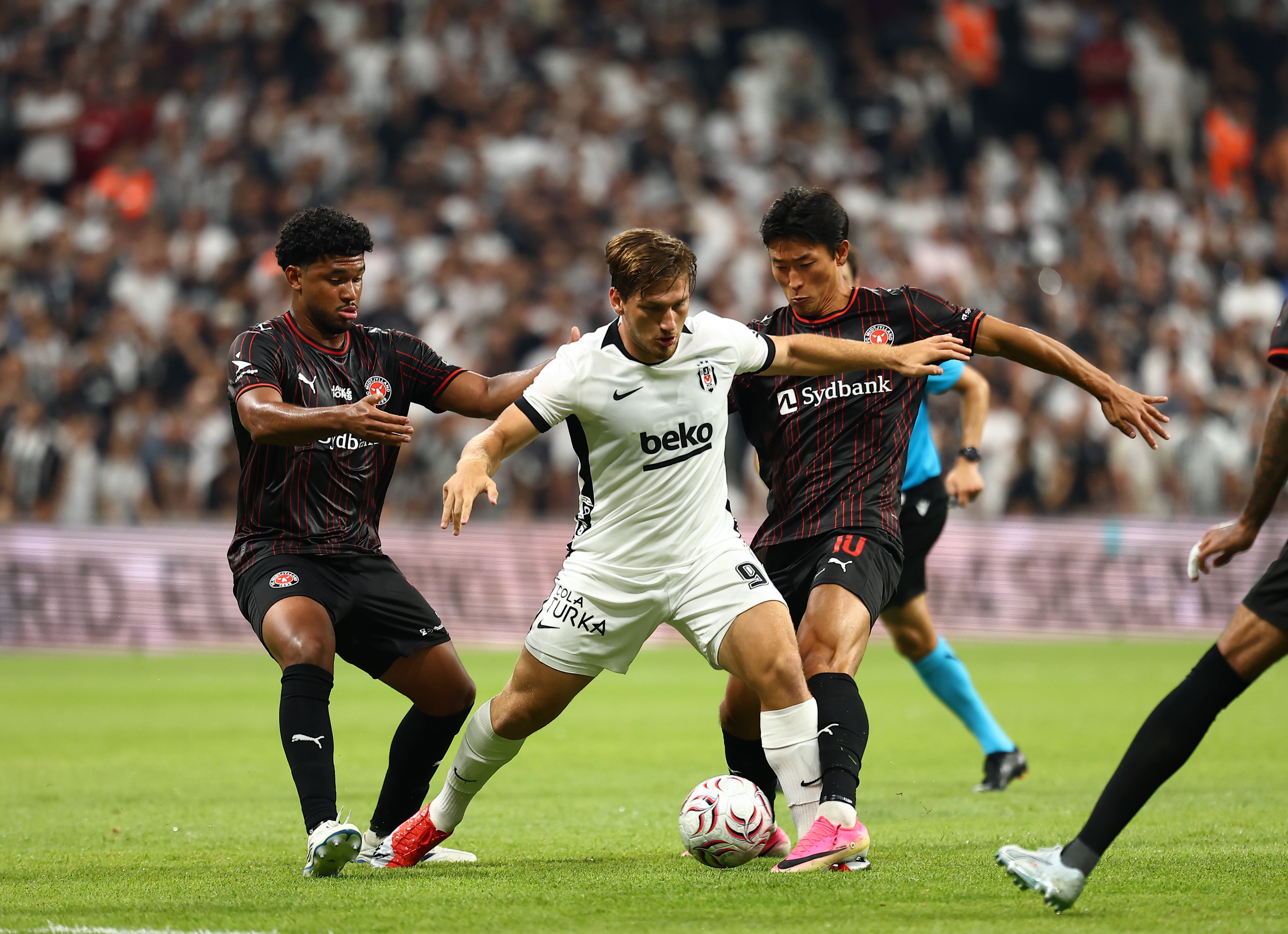 Beşiktaş, UEFA Avrupa Liginde Midtjylland'ı 1-0 yendi