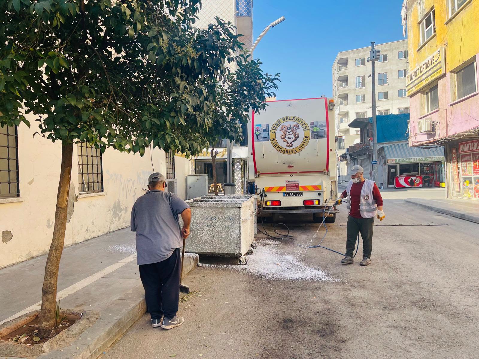 Cizre’de Çöp Konteynerlerine Hijyen Yıkaması