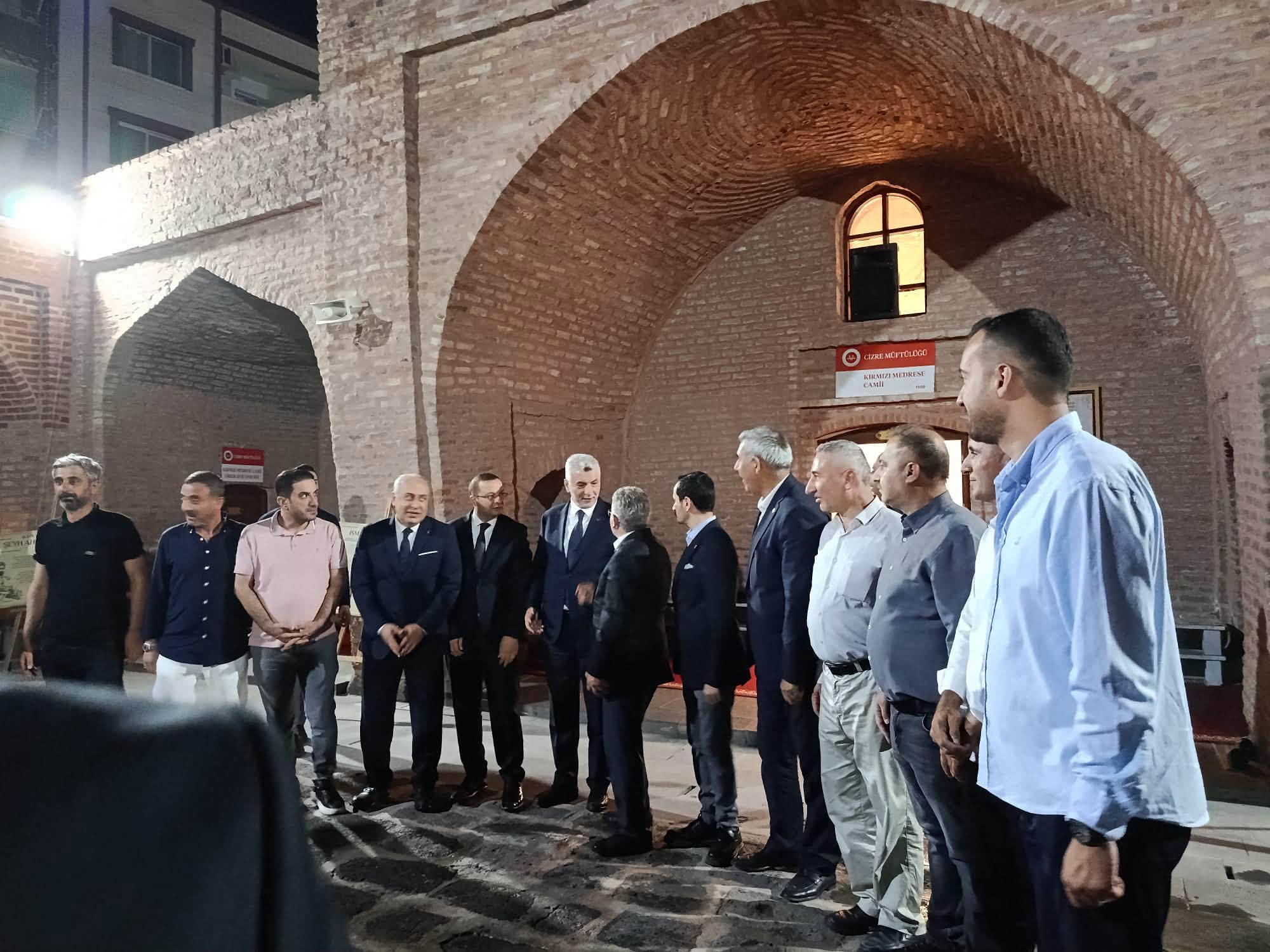 Bakan Ömer Bolat Cizre’nin Tarihi ve Manevi Mekânlarını Ziyaret Etti