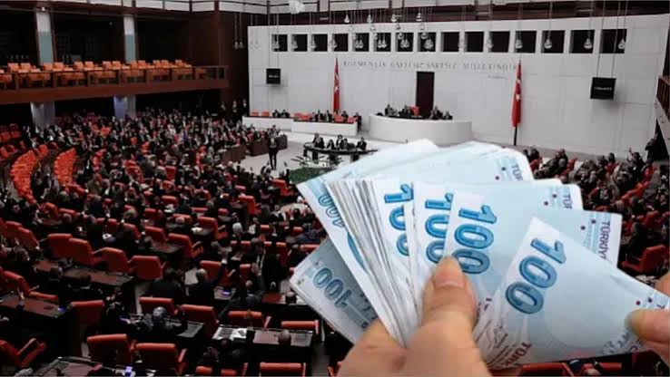 Emekli maaşlarında artış öngören teklif TBMM’de kabul edildi ve yasalaştı