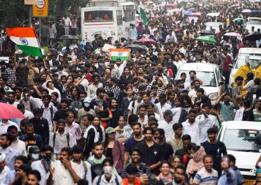 Hindistan'daki Eğitim protestolar Bakanı istifa ettirdi