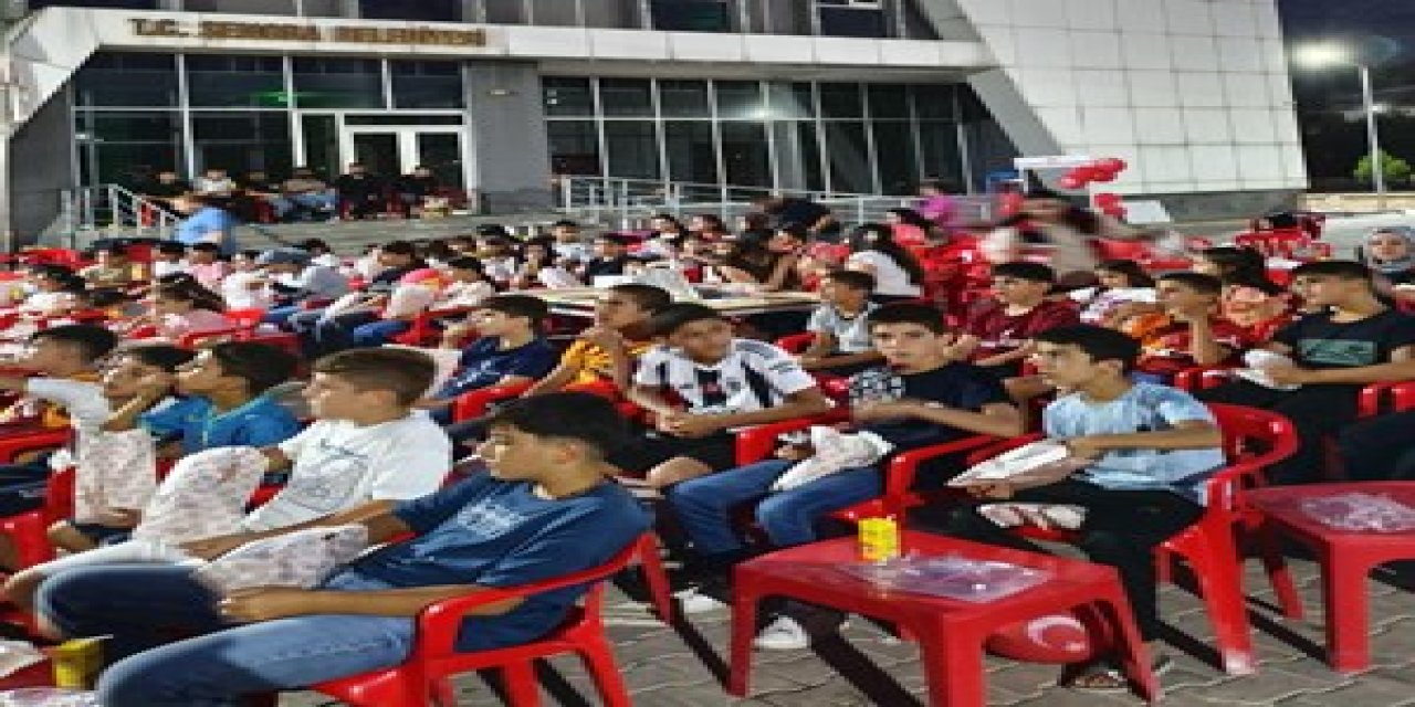 Şırnak'ta Seyyar Sinema Projesiyle 13 Belde ve Köyde Binlerce Gönüle Dokunuldu