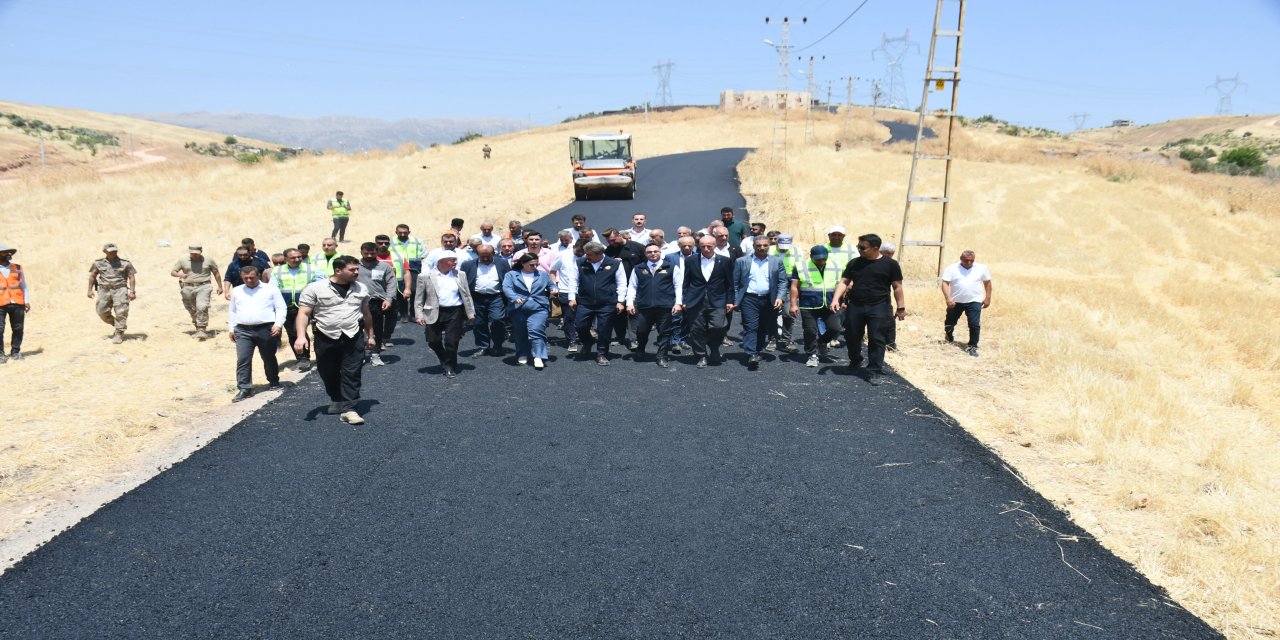 Silopi'de Başak Köyü Yolunda Asfalt Çalışmaları Başladı