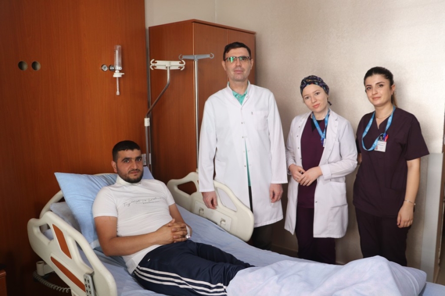 SİİRT’TE BOYNUNDA TÜMÖR OLAN HASTA, KENTTE İLK KEZ YAPILAN AMELİYAT İLE SAĞLIĞINA KAVUŞTU