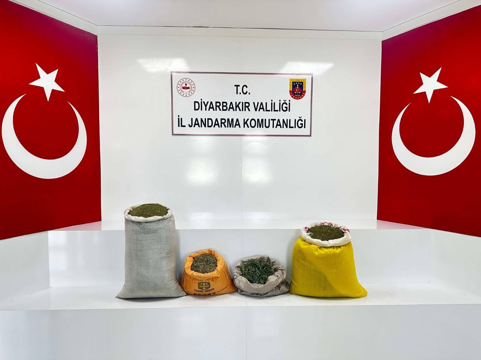 Diyarbakır’da 144 kilo esrar ele geçirildi