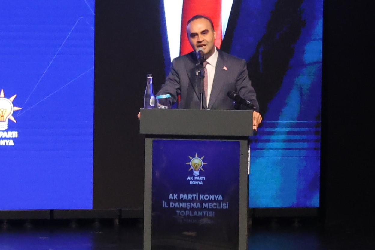 Bakan Kacır: "Ay yıldızlı bayrağımızı kendi uzay aracımızla Ay'a ulaştıracağız"