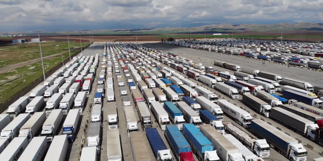 Habur’da 6 ayda milyarlarca dolarlık ticaret, 730 bin araç geçişi