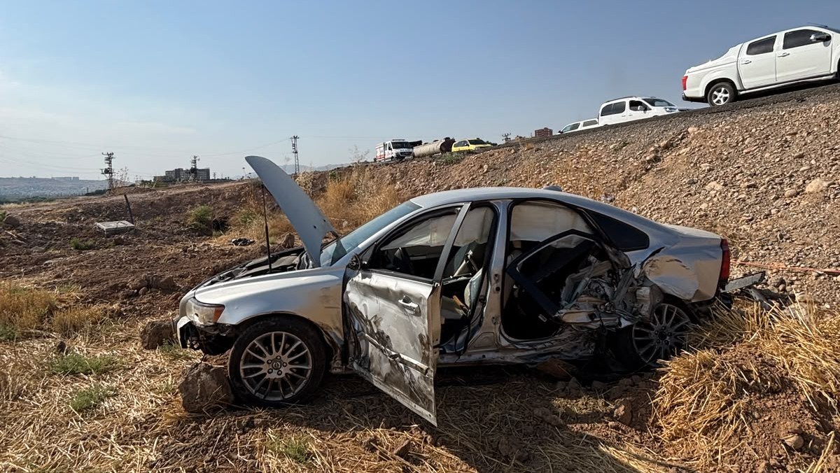 Cizre’de İki Otomobil Çarpıştı: 2 Yaralı