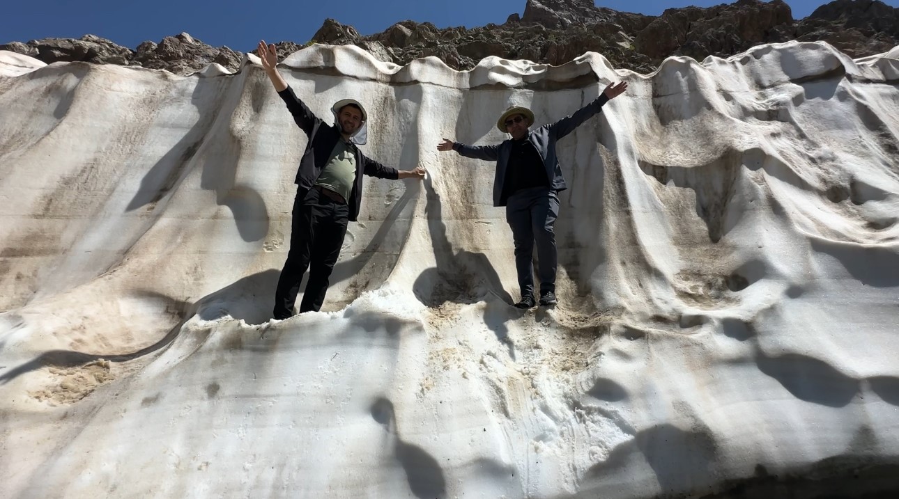 Yüksekova’da iki mevsim bir arada yaşanıyor