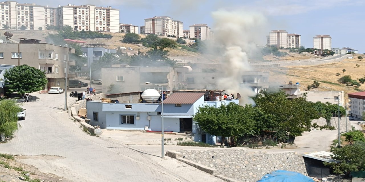Şırnak'ta Yoğun Duman Yükseldi, İtfaiye Seferber Oldu