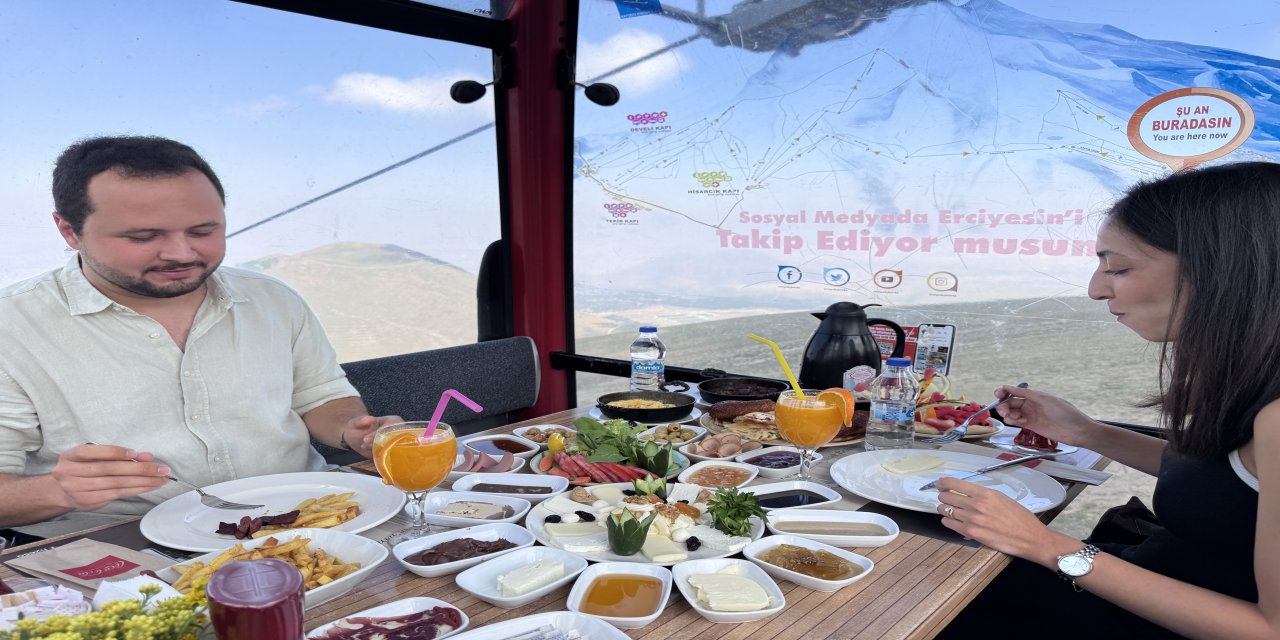 Teleferikte kahvaltı keyfi