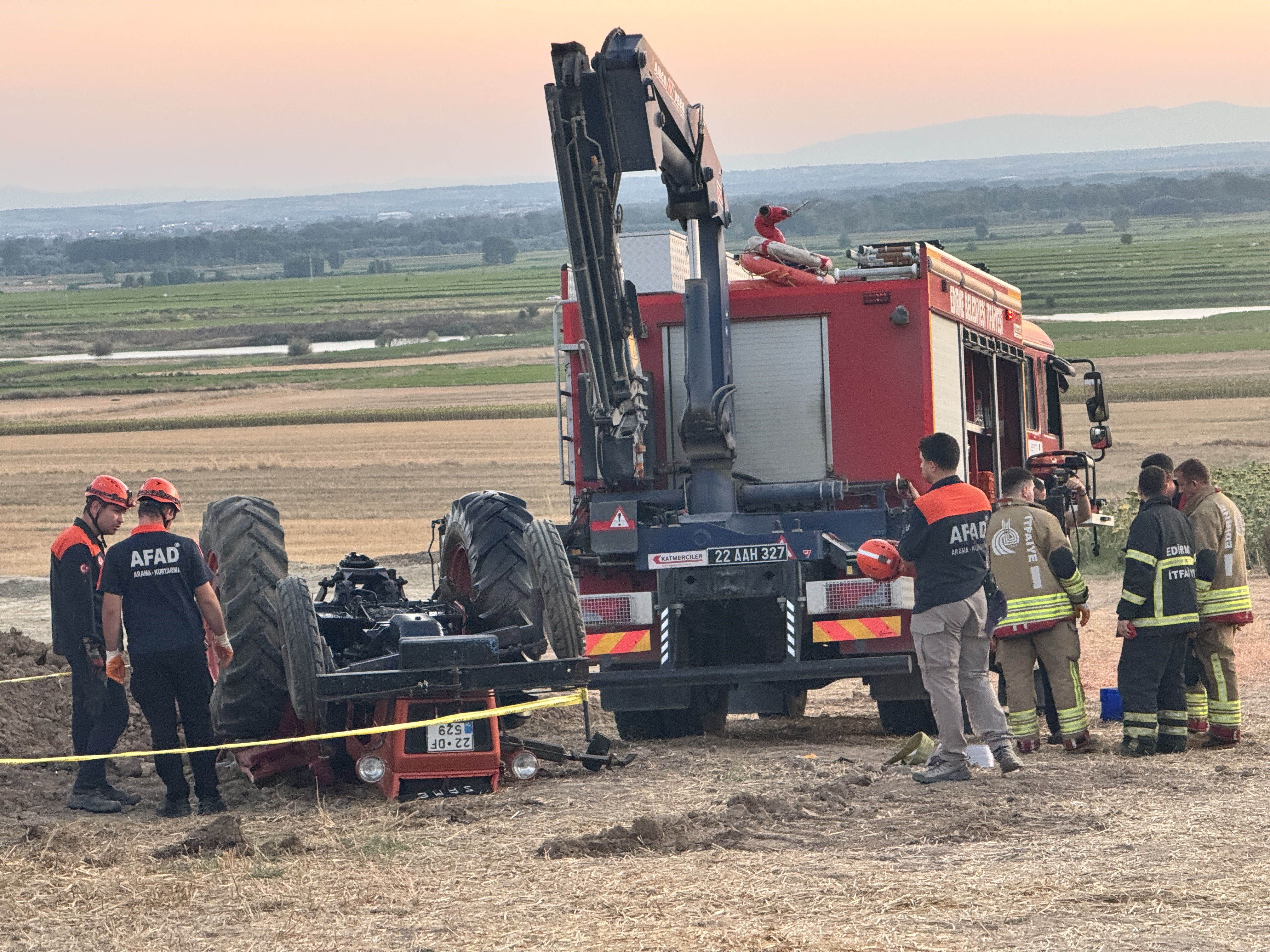Traktörün altında kalan çift hayatını kaybetti