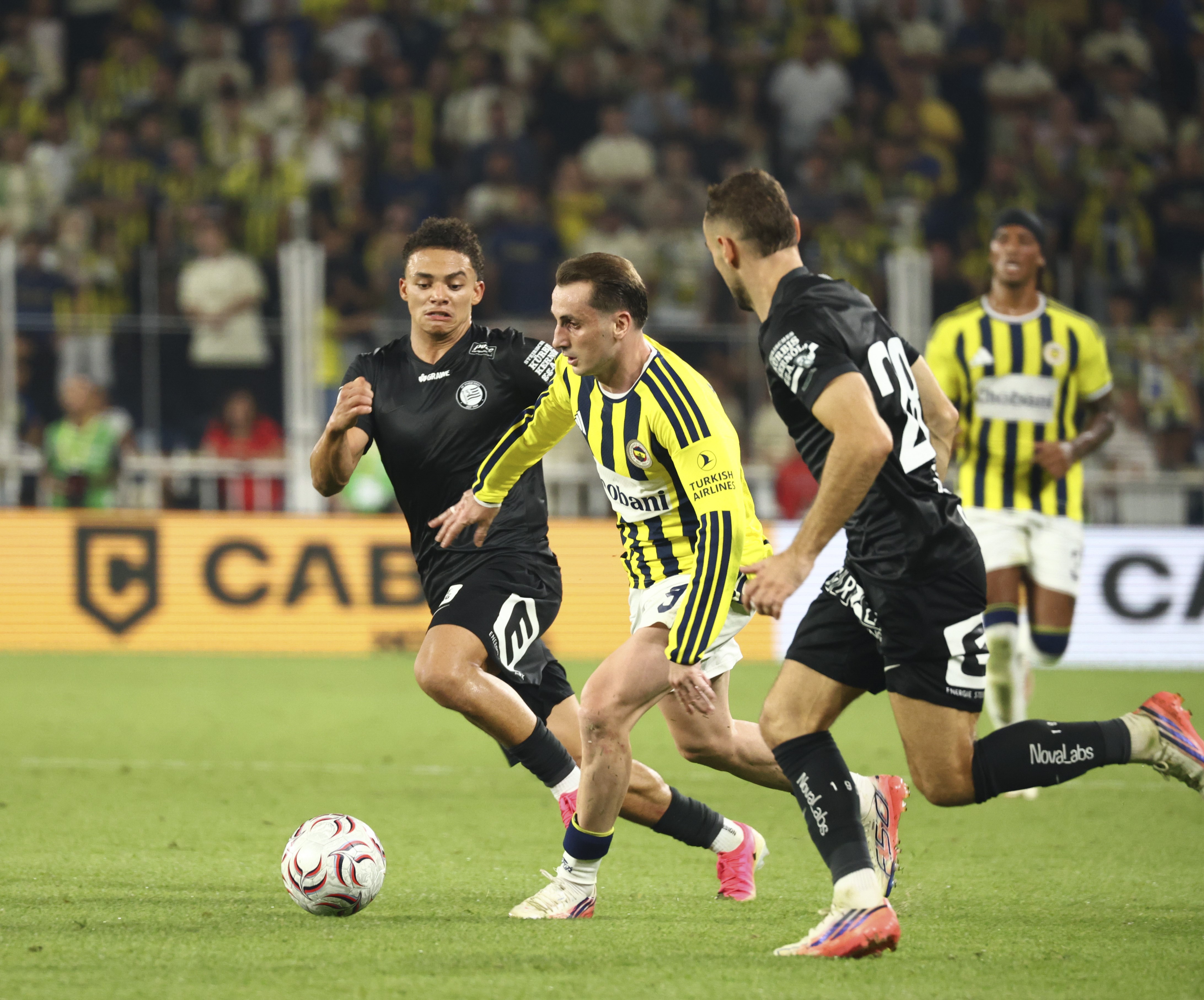 UEFA Şampiyonlar Liginde Fenerbahçe, Sturm Graz’ı 2-0 yendi