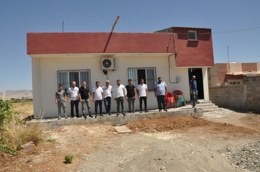 MARDİN ESNAFINDAN DAYANIŞMA ÖRNEĞİ, EVİ HARABE OLAN YETİM AİLEYE YENİ EV YAPTILAR