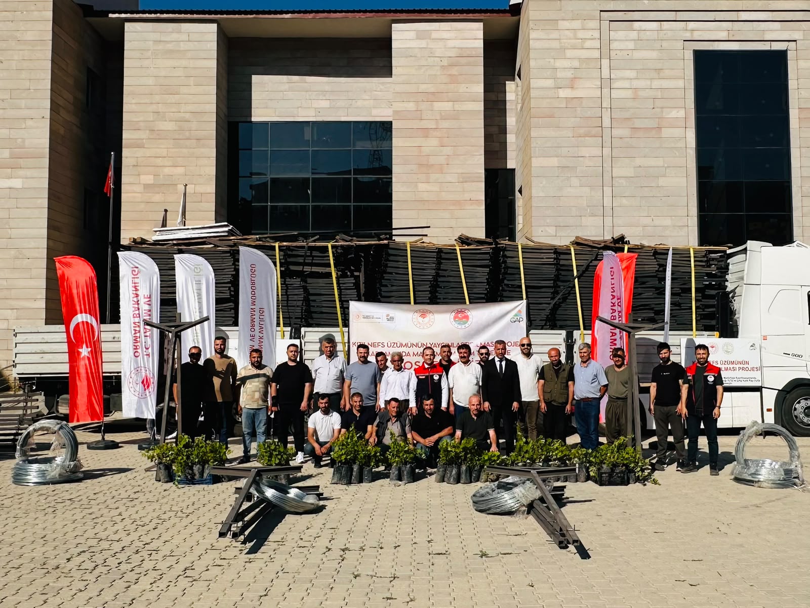 Şırnak’ta “Kıtılnefs Üzümü” İçin Üreticilere Ekipman ve Fidan Desteği